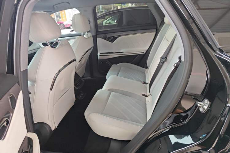 Used VOYAH FREE 2025 318 259 km All-Wheel-Drive Exploration Edition Left Rear Seat