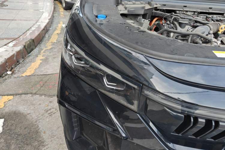 Used VOYAH FREE 2025 318 259 km All-Wheel-Drive Exploration Edition Right Front Headlight