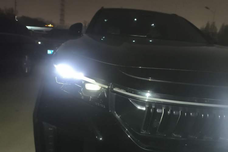 Used VOYAH FREE 2025 318 259 km All-Wheel-Drive Exploration Edition Right Front Headlight