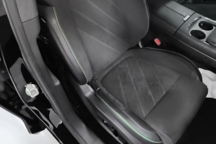 Used VOYAH FREE 2025 318 318 km Rear-Drive Touring Edition Right Front Seat