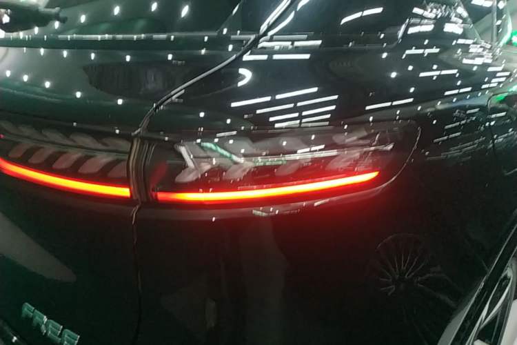 Used VOYAH FREE 2025 318 318 km Rear-Drive Touring Edition Right Rear Taillight