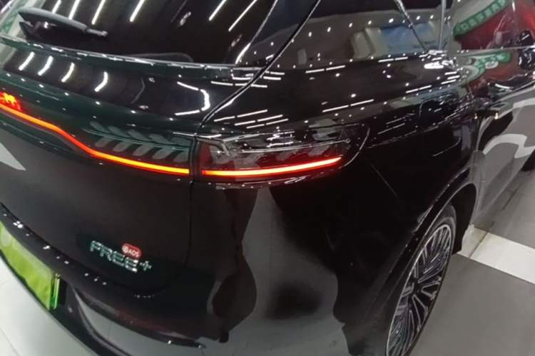 Used VOYAH FREE 2025 Model FREE+ Rear-Drive Qiankun Edition Right Rear Taillight