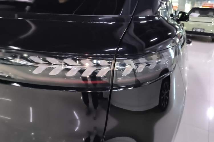 Used VOYAH FREE 2025 318 318 km Rear-Drive Touring Edition Right Rear Taillight