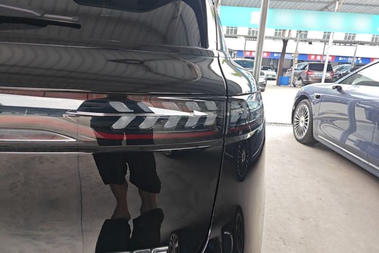 Used VOYAH FREE 2025 318 259 km All-Wheel-Drive Exploration Edition Right Rear Taillight