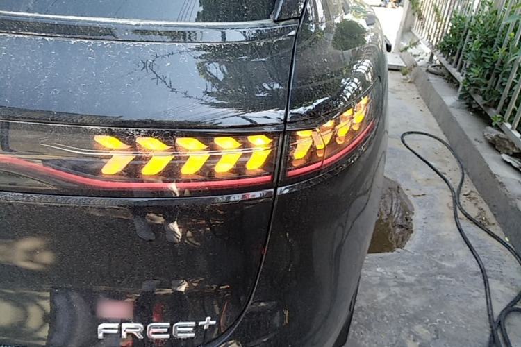 Used VOYAH FREE 2025 Model FREE+ Four-Wheel-Drive Qiankun Edition Right Rear Taillight