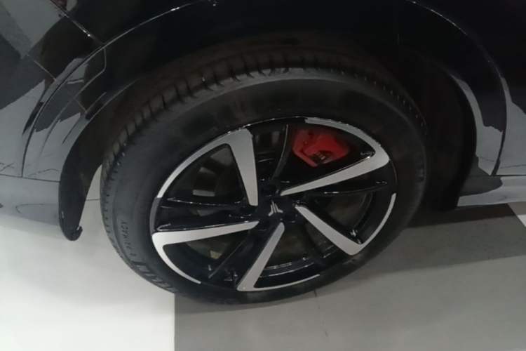 Used VOYAH FREE 2025 Model FREE+ Rear-Drive Qiankun Edition Right Rear Wheel Hub