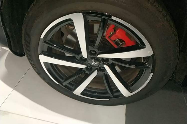 Used VOYAH FREE 2025 Model FREE+ Rear-Drive Qiankun Edition Right Rear Wheel Hub
