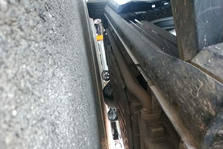 Used VOYAH FREE 2025 318 259 km All-Wheel-Drive Exploration Edition Right Side Sill