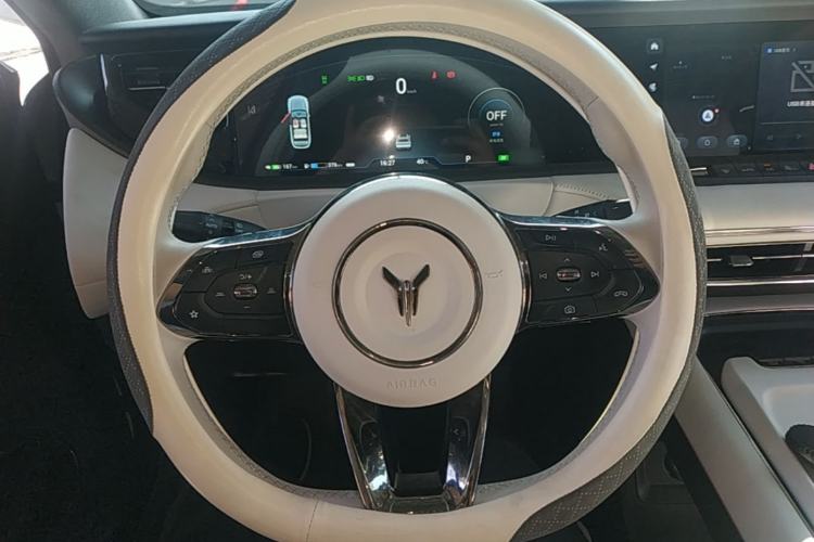 Used VOYAH FREE 2025 318 259 km All-Wheel-Drive Exploration Edition Steering Wheel