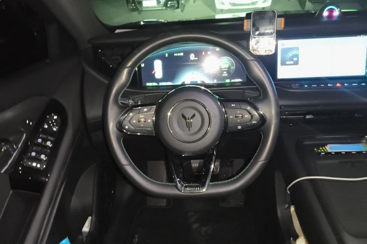 Used VOYAH FREE 2025 318 259 km All-Wheel-Drive Exploration Edition Steering Wheel