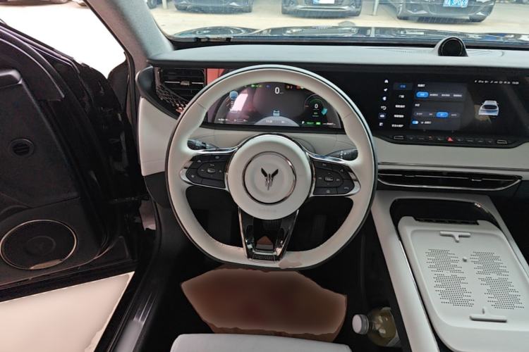 Used VOYAH FREE 2025 318 259 km All-Wheel-Drive Exploration Edition Steering Wheel