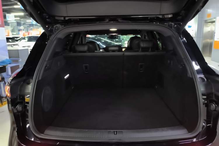 Used VOYAH FREE 2025 318 318 km Rear-Drive Touring Edition Trunk
