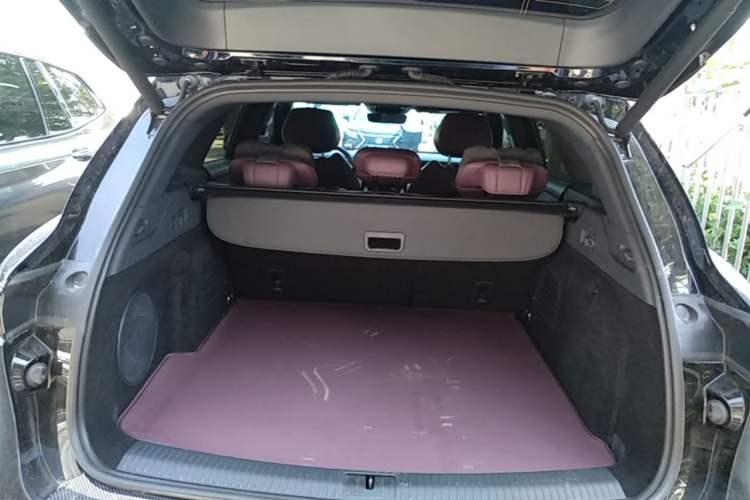 Used VOYAH FREE 2025 Model FREE+ Four-Wheel-Drive Qiankun Edition Trunk