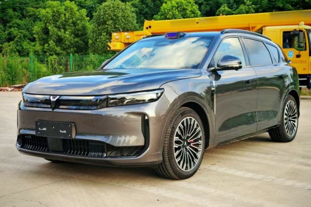 Ojetý VOYAH FREE 2025 Model FREE+ Four-Wheel-Drive Qiankun Edition