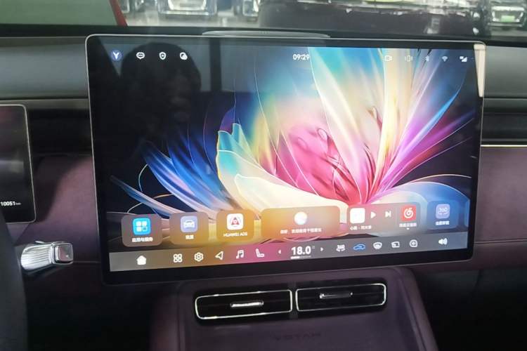 Used VOYAH FREE 2025 Model FREE+ Four-Wheel-Drive Qiankun Edition Audio And AC Panel