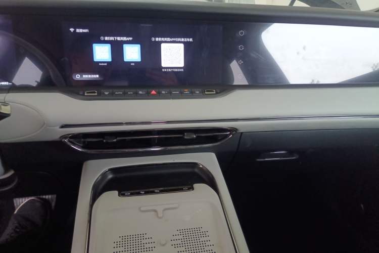 Used VOYAH FREE 2025 318 318 km Rear-Drive Touring Edition Audio And AC Panel