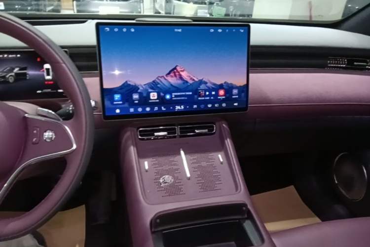 Used VOYAH FREE 2025 Model FREE+ Four-Wheel-Drive Qiankun Edition Audio And AC Panel