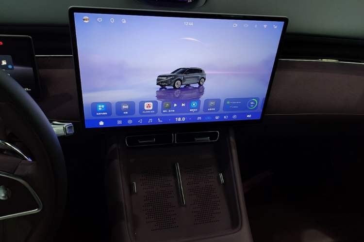 Used VOYAH FREE 2025 Model FREE+ Four-Wheel-Drive Qiankun Edition Audio And AC Panel
