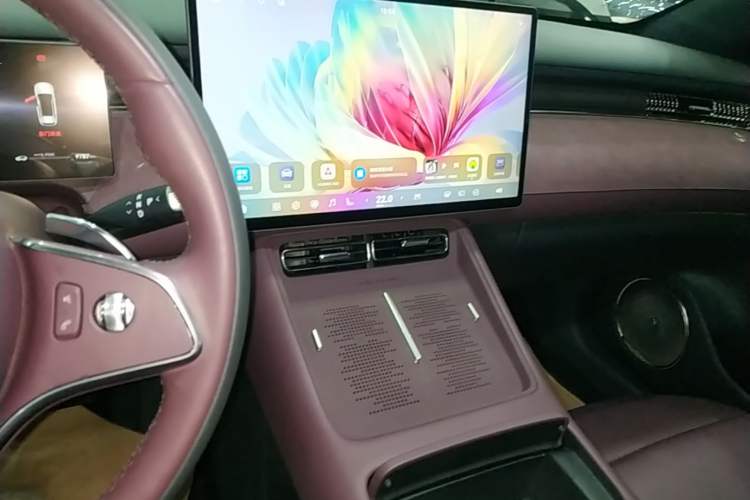Used VOYAH FREE 2025 Model FREE+ Four-Wheel-Drive Qiankun Edition Audio And AC Panel
