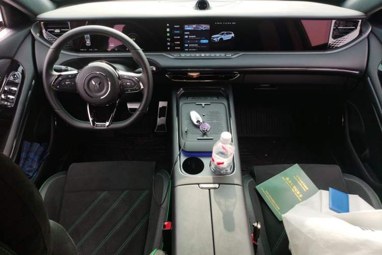 Used VOYAH FREE 2025 318 259 km All-Wheel-Drive Exploration Edition Audio And AC Panel