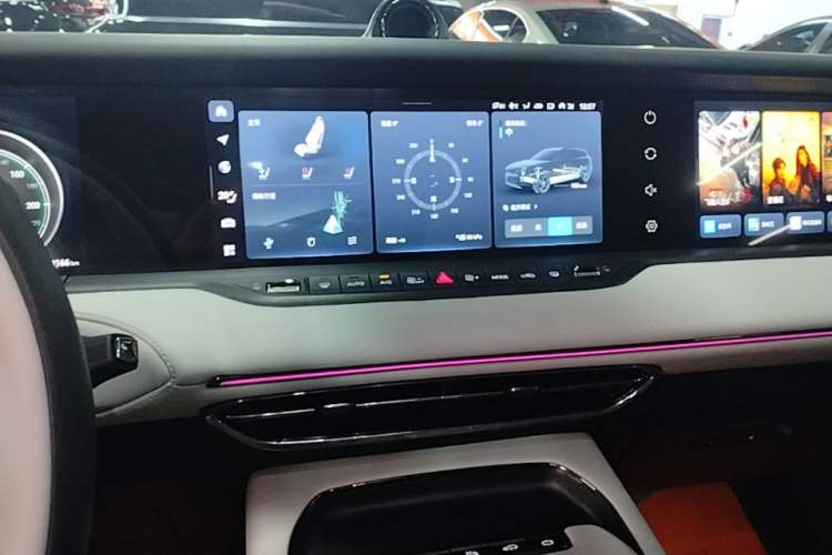 Used VOYAH FREE 2025 318 259 km All-Wheel-Drive Exploration Edition Audio And AC Panel