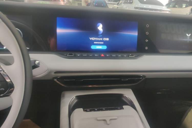 Used VOYAH FREE 2025 318 318 km Rear-Drive Touring Edition Audio And AC Panel