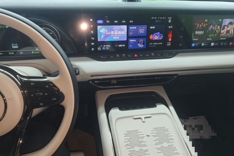 Used VOYAH FREE 2025 318 259 km All-Wheel-Drive Exploration Edition Audio And AC Panel