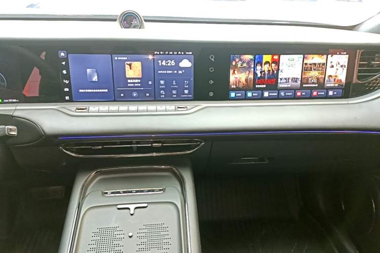 Used VOYAH FREE 2025 318 259 km All-Wheel-Drive Exploration Edition Audio And AC Panel