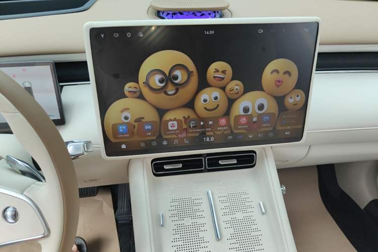 Used VOYAH FREE 2025 Model FREE+ Four-Wheel-Drive Qiankun Edition Audio And AC Panel