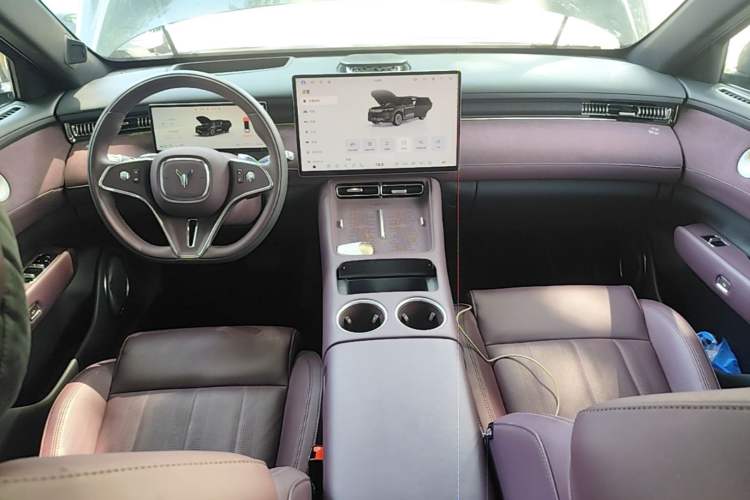 Used VOYAH FREE 2025 Model FREE+ Four-Wheel-Drive Qiankun Edition Center Console