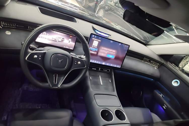 Used VOYAH FREE 2025 Model FREE+ Four-Wheel-Drive Qiankun Edition Center Console