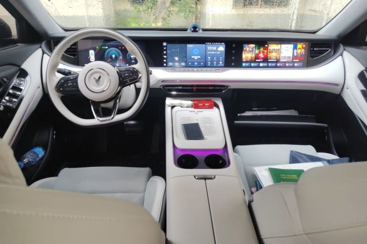 Used VOYAH FREE 2025 318 259 km All-Wheel-Drive Exploration Edition Center Console