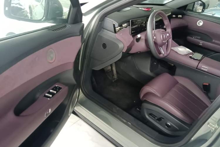 Used VOYAH FREE 2025 Model FREE+ Rear-Drive Qiankun Edition Driver Seat