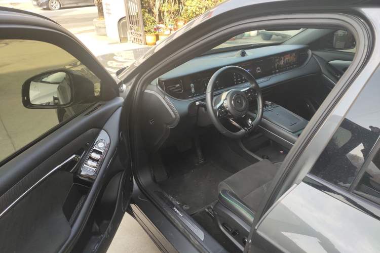 Used VOYAH FREE 2025 318 259 km All-Wheel-Drive Exploration Edition Driver Seat