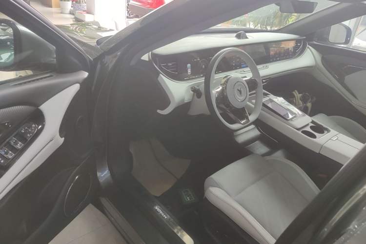 Used VOYAH FREE 2025 318 318 km Rear-Drive Touring Edition Driver Seat