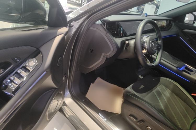 Used VOYAH FREE 2025 318 259 km All-Wheel-Drive Exploration Edition Driver Seat