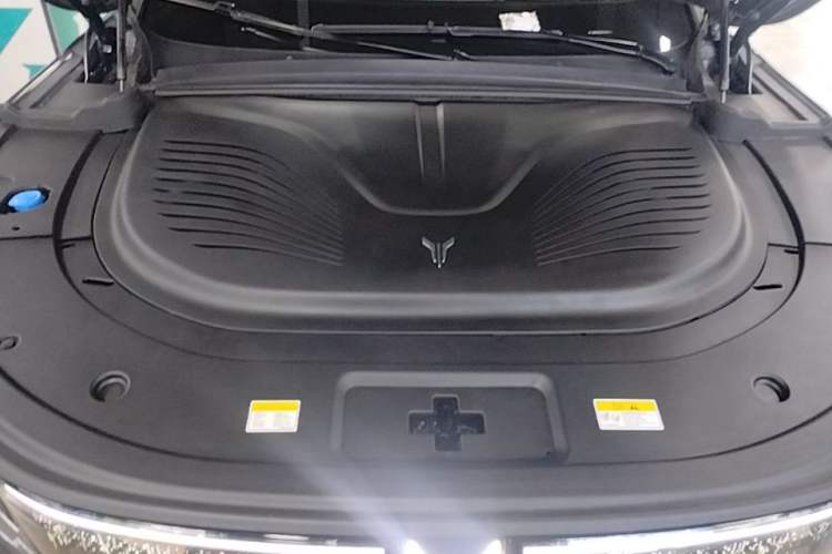 Used VOYAH FREE 2025 Model FREE+ Four-Wheel-Drive Qiankun Edition Engine Bay