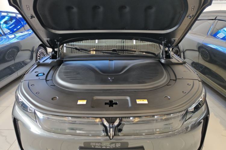 Used VOYAH FREE 2025 Model FREE+ Four-Wheel-Drive Qiankun Edition Engine Bay