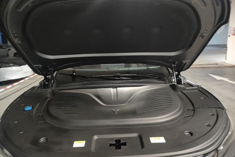 Used VOYAH FREE 2025 Model FREE+ Four-Wheel-Drive Qiankun Edition Engine Bay