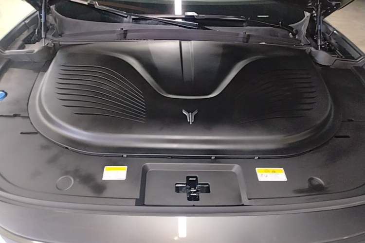 Used VOYAH FREE 2025 318 259 km All-Wheel-Drive Exploration Edition Engine Bay