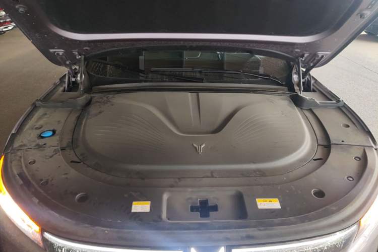 Used VOYAH FREE 2025 Model FREE+ Four-Wheel-Drive Qiankun Edition Engine Bay