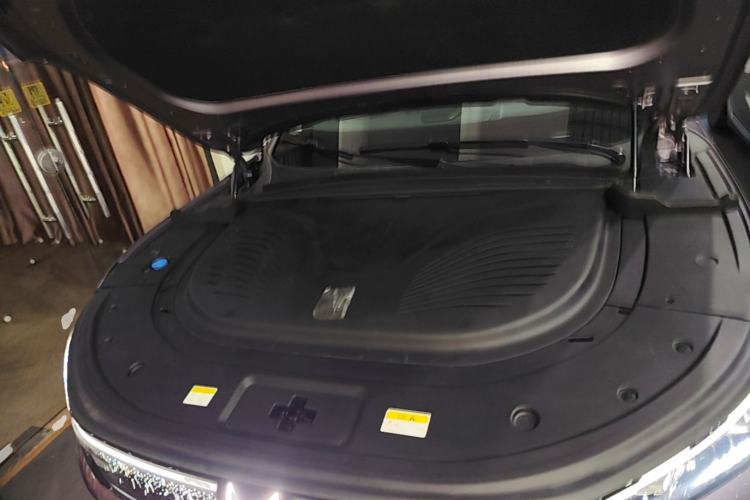 Used VOYAH FREE 2025 Model FREE+ Four-Wheel-Drive Qiankun Edition Engine Bay