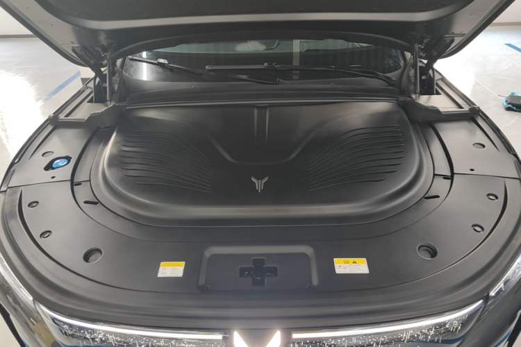 Used VOYAH FREE 2025 Model FREE+ Four-Wheel-Drive Qiankun Edition Engine Bay
