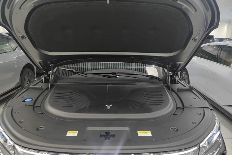 Used VOYAH FREE 2025 Model FREE+ Four-Wheel-Drive Qiankun Edition Engine Bay