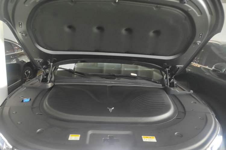 Used VOYAH FREE 2025 Model FREE+ Four-Wheel-Drive Qiankun Edition Engine Bay