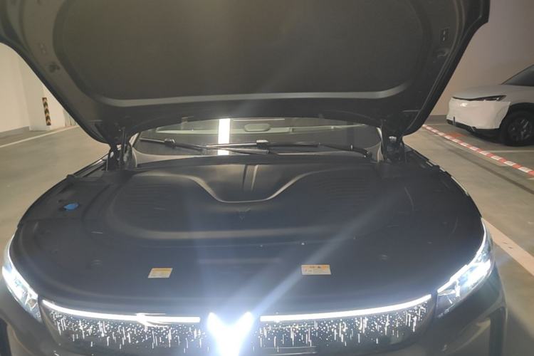 Used VOYAH FREE 2025 Model FREE+ Four-Wheel-Drive Qiankun Edition Engine Bay