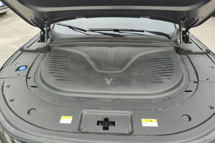 Used VOYAH FREE 2025 Model FREE+ Four-Wheel-Drive Qiankun Edition Engine Bay