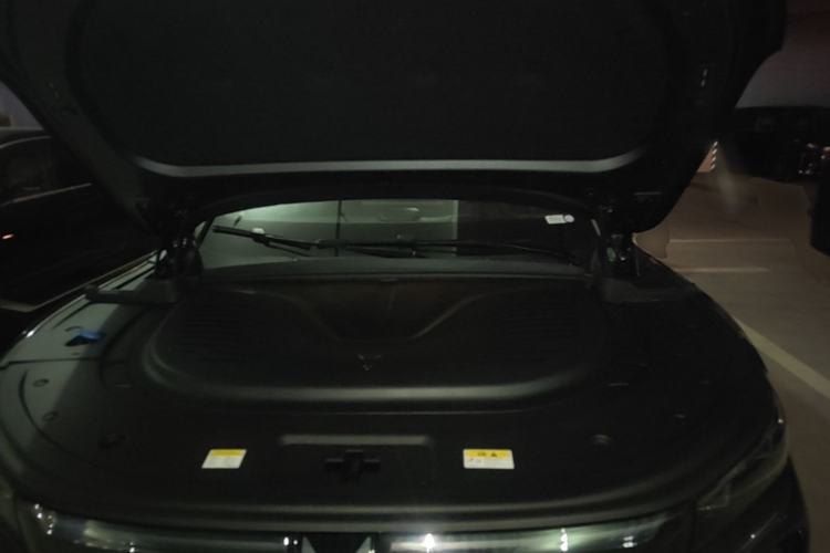 Used VOYAH FREE 2025 Model FREE+ Four-Wheel-Drive Qiankun Edition Engine Bay