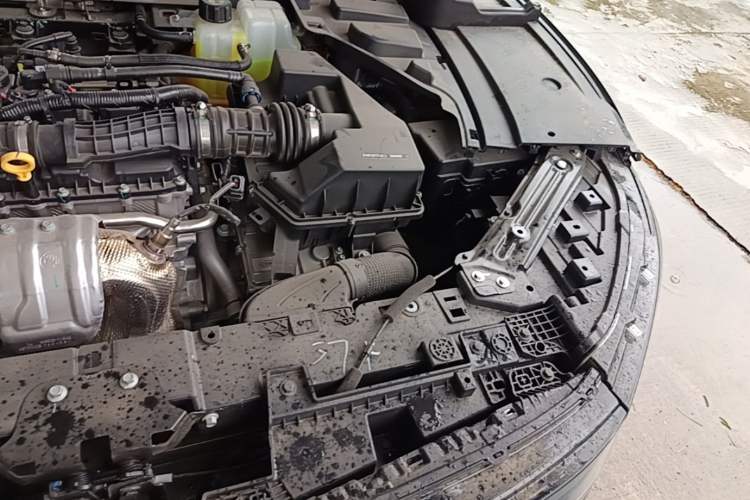 Used VOYAH FREE 2025 Model FREE+ Four-Wheel-Drive Qiankun Edition Engine Bay Left