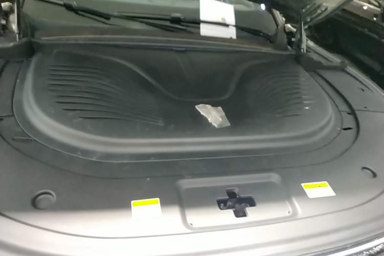 Used VOYAH FREE 2025 Model FREE+ Four-Wheel-Drive Qiankun Edition Engine Bay